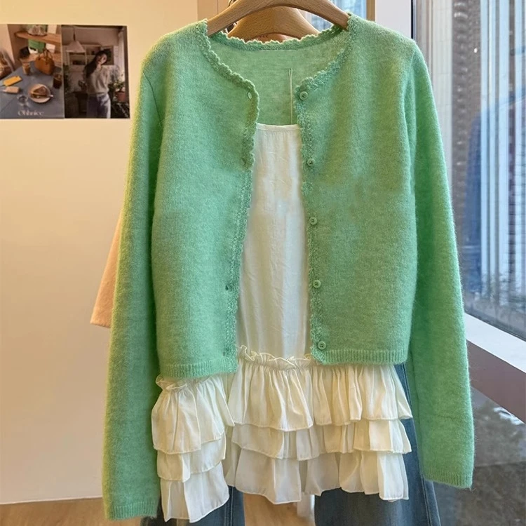 高级感绿色针织开衫女春秋新款减龄外搭宽松慵懒风针织毛衣外套