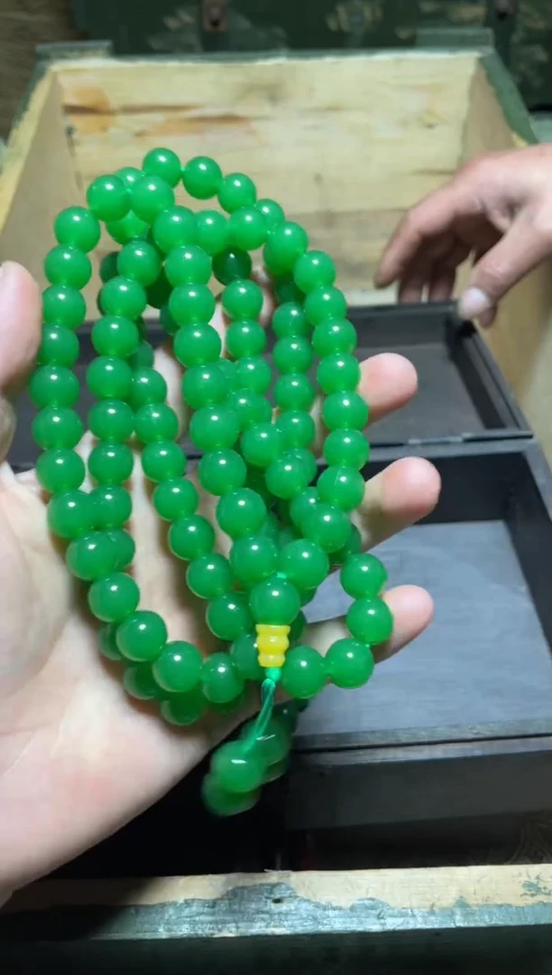 【闪购商品】绿项链1件卡1.2