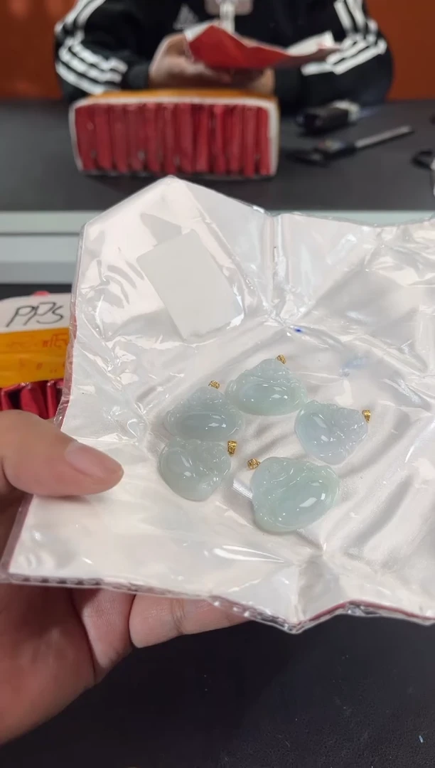 18K金镶嵌挂件翡翠边城刀客/34569409G/多样性发一