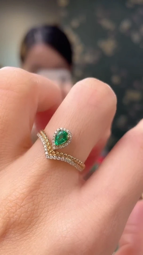 18K金镶嵌戒指祖母绿主石：0.27ct
