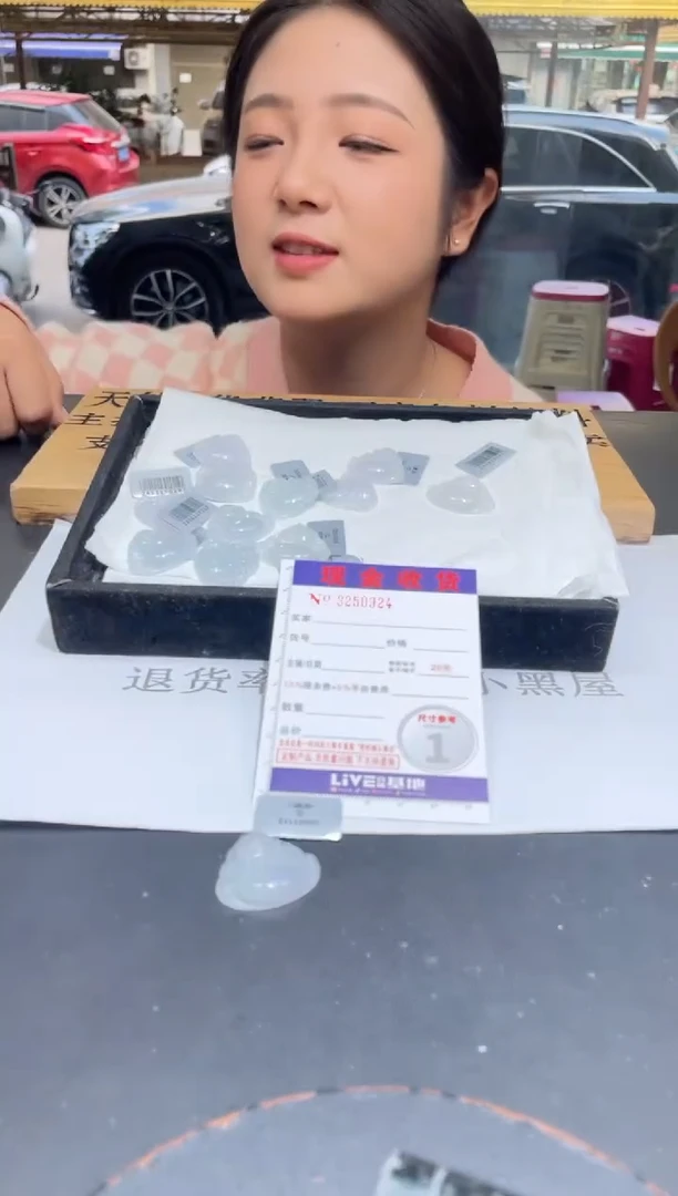 【闪购商品】定制翡翠未镶嵌未抛光毛货多样性发其一拍一发一金扣24