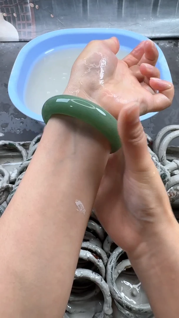 石英质玉手镯未镶嵌9