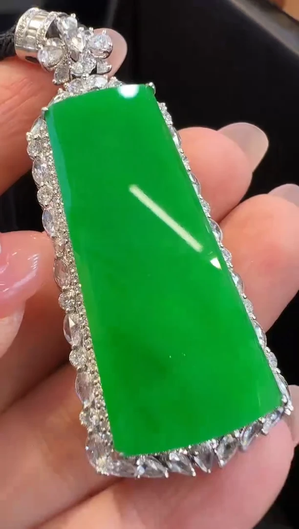 吊坠(不含链)18K金镶嵌翡翠吊坠