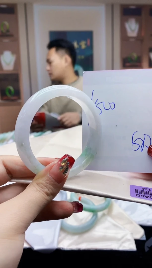 【闪购商品】翡翠手镯未镶嵌      H85-124