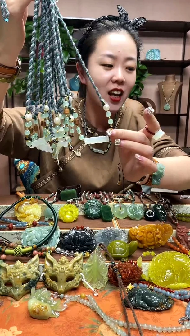 未镶嵌岫玉颈饰 多样性发货发其中之一