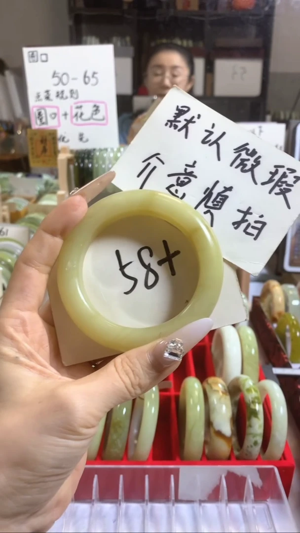 未镶嵌岫玉手镯小***?16