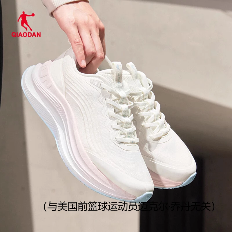 乔丹女鞋轻便减震缓震跑步鞋女2024秋冬女款防泼水软底运动鞋