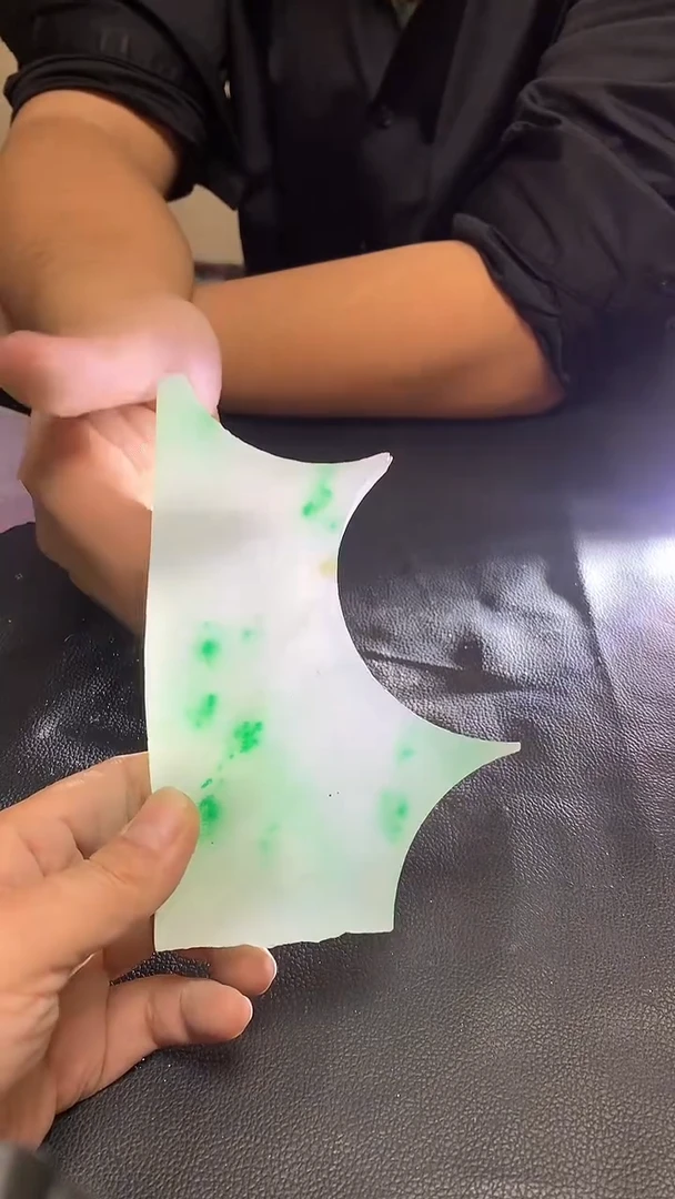 玉冰飘绿花边角毛胚