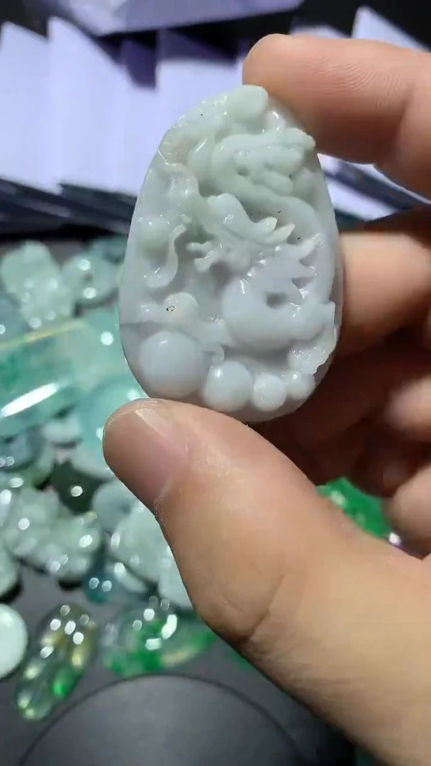 颈饰未镶嵌翡翠有纹有裂介意勿拍38