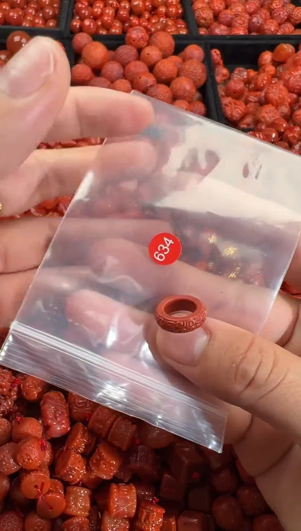 南红玛瑙未镶嵌颈饰1