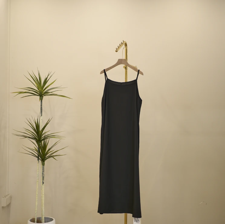 【香奈大码】206 2025设计气质轻奢百搭韩版显瘦黑色吊带裙