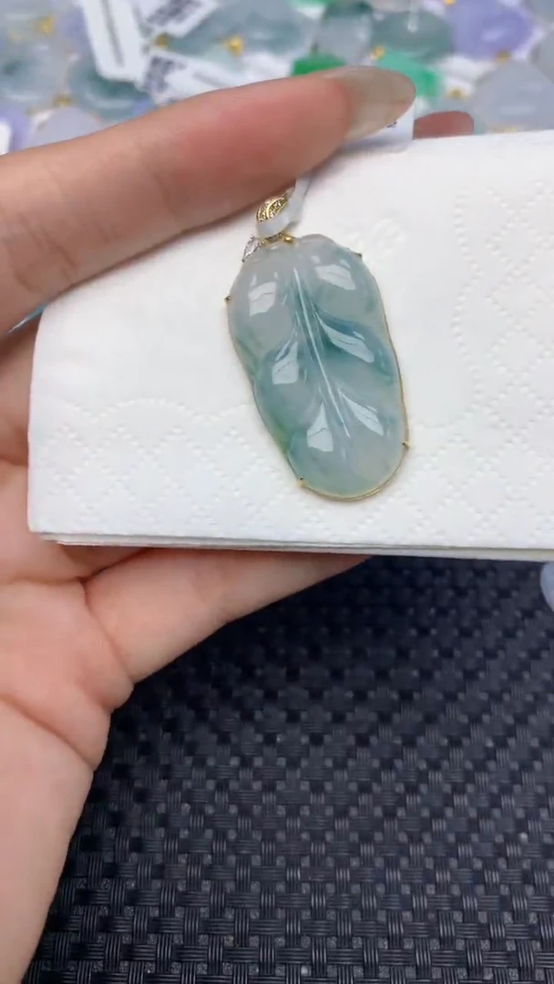 翡翠18K金镶嵌颈饰天然翡翠a货