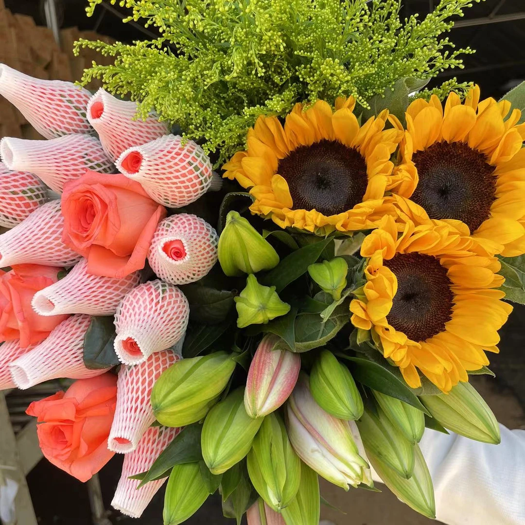 【爆款鲜花】玫瑰10枝+香水百合5个花苞+向日葵2只+配草  基地直发