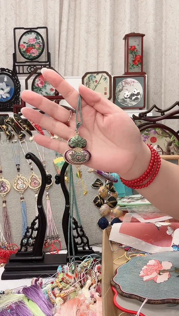 扇子苏绣作品手工毛衣挂件