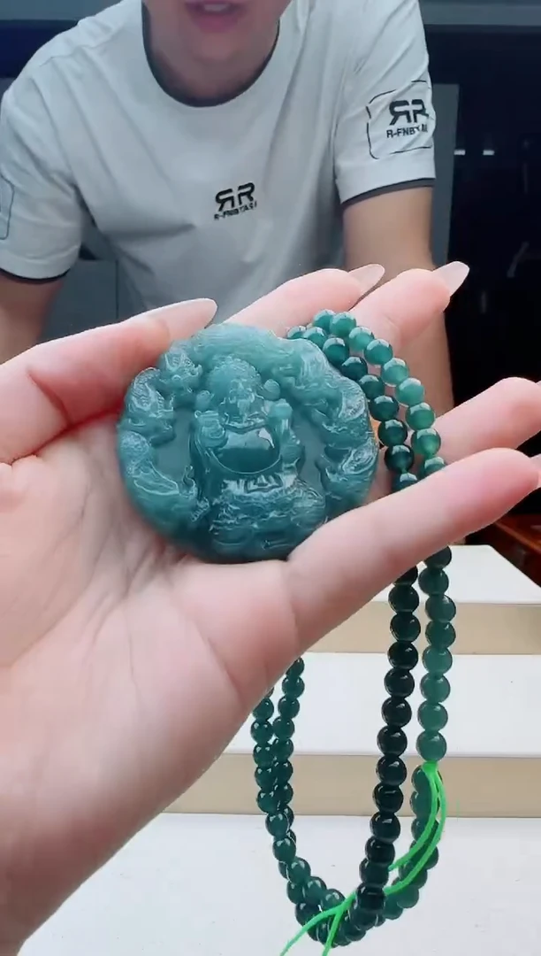 颈饰未镶嵌翡翠多样性发其中一
