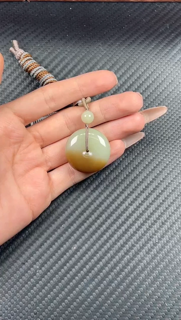 吊坠(赠链)未镶嵌和田玉若羌微色差平安扣