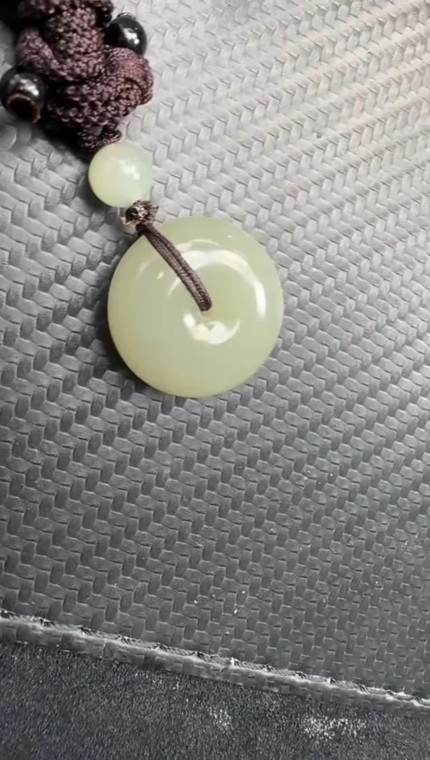 吊坠(不含链)未镶嵌和田玉且末近矿微色差平安扣