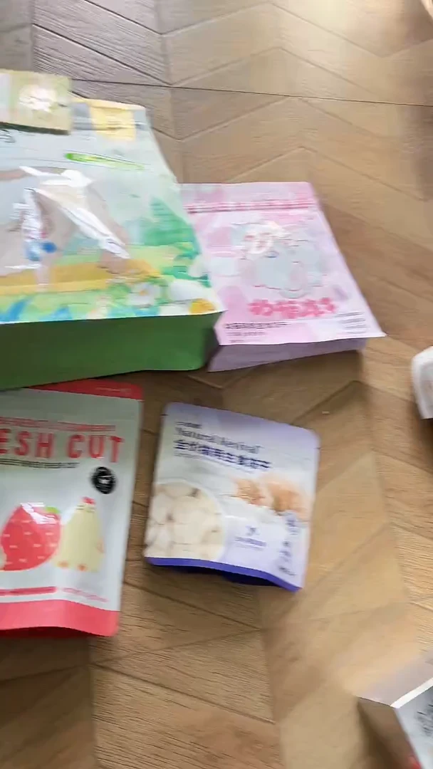 185靖靖健美鸭*1包+酥醒奶冻干*1包+奶瓶冻干*1包+草莓鸡*1包