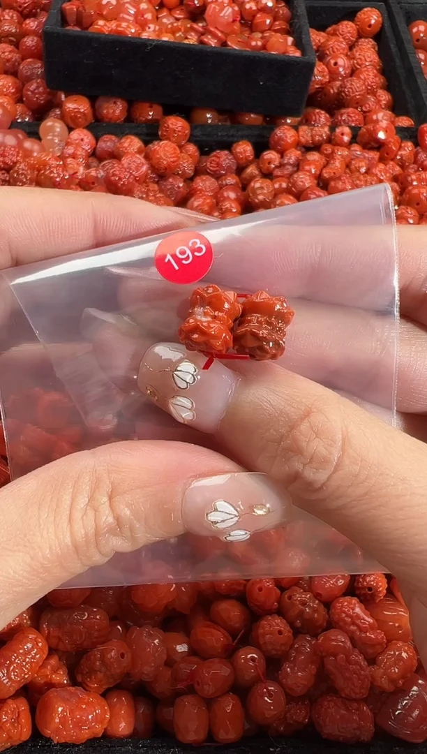 颈饰未镶嵌南红玛瑙1