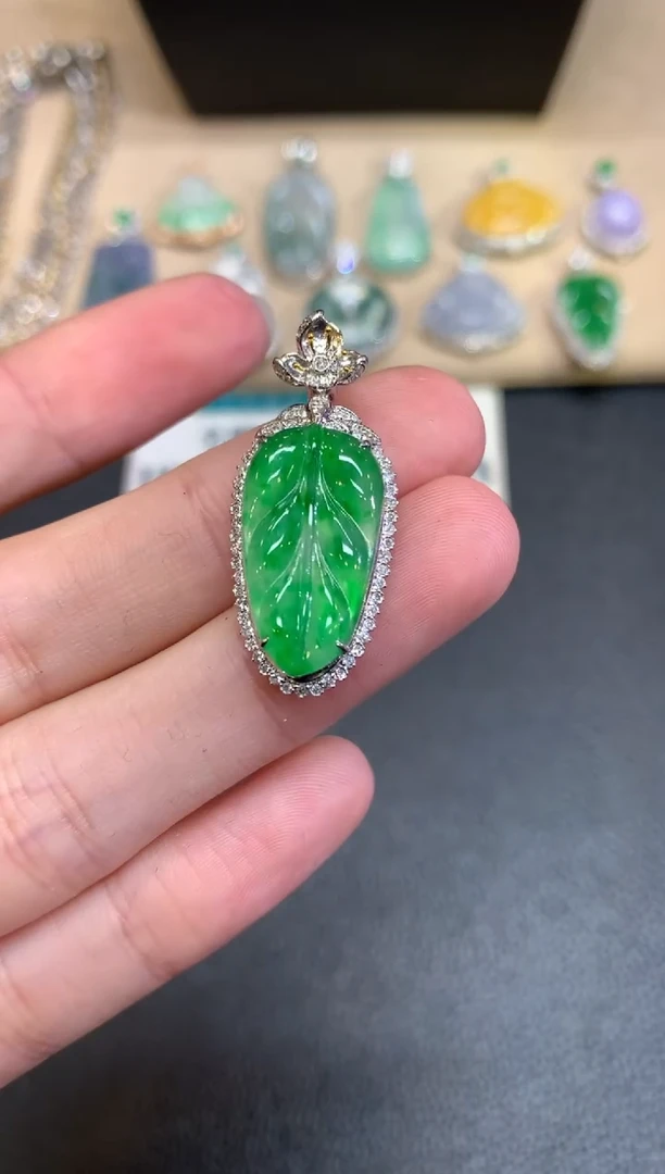 【闪购商品】翡翠颈饰18K金镶嵌叶子【无服务费】