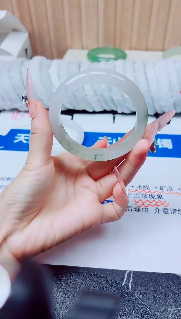 未镶嵌手镯石英质玉18/56.3