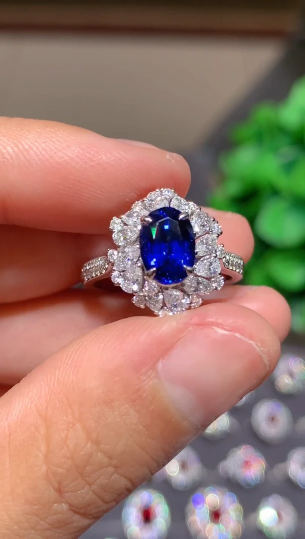 戒指蓝宝石18K金镶嵌2.11ct