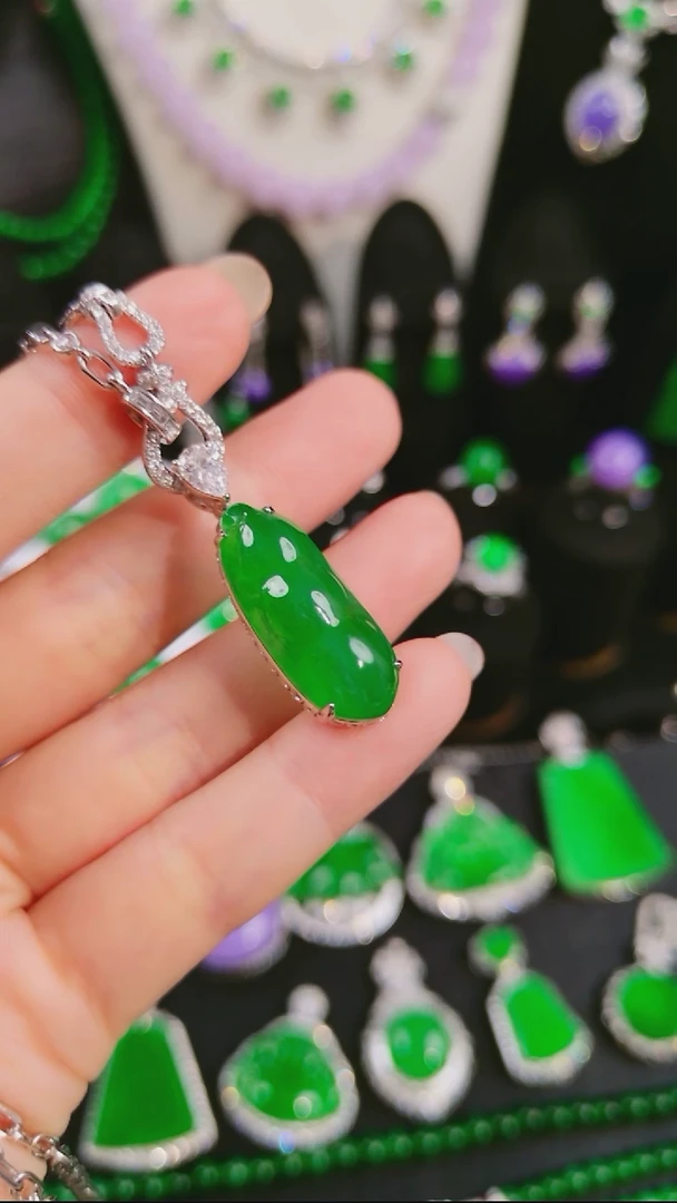 吊坠(不含链)18K金镶嵌翡翠福豆