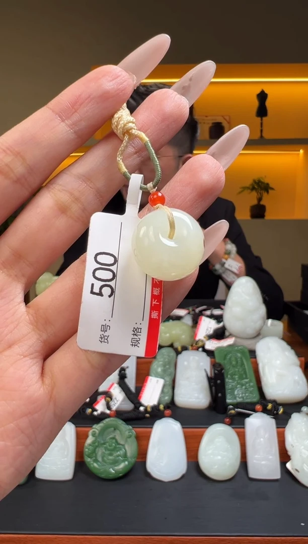 颈饰未镶嵌和田玉1