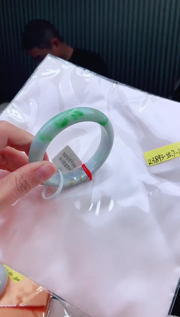 未镶嵌手镯翡翠55+
