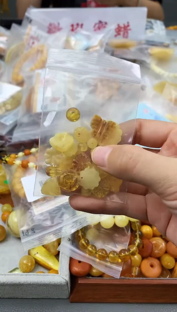 未镶嵌琥珀珠宝奇石182