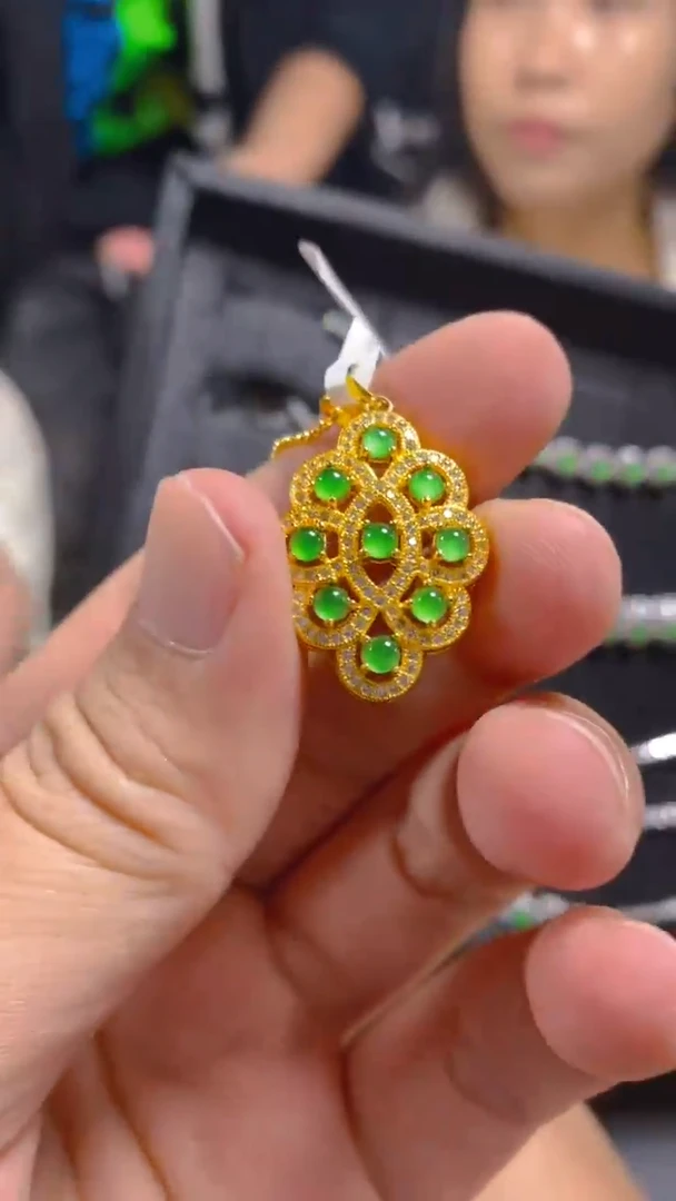 【闪购商品】翡翠吊坠(赠链)未镶嵌0548021317多样性发一