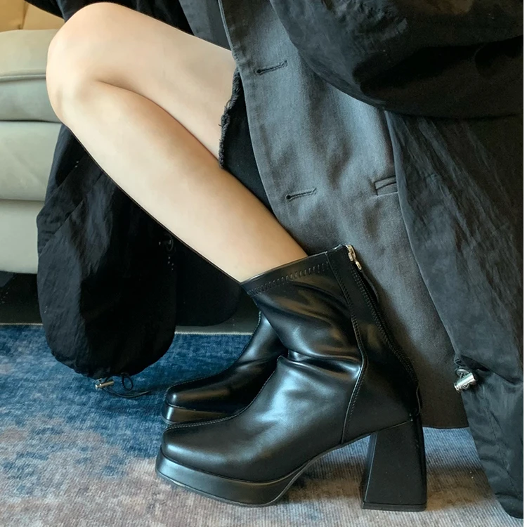 法式高跟短靴女2025新款显瘦方头弹力瘦瘦靴粗跟防水台切尔西靴子