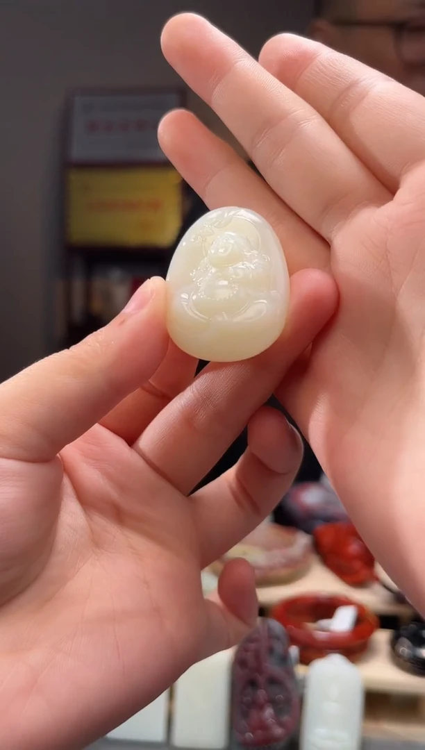 颈饰未镶嵌和田玉吊坠