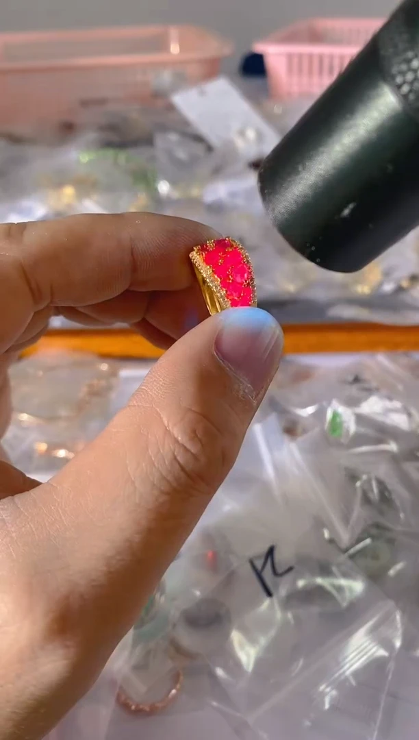 【闪购商品】水晶颈饰银S925镶嵌1052红宝，蓝宝，多样性发一件赠链