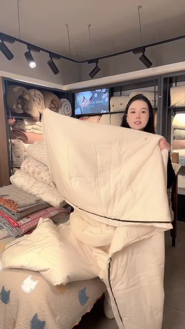 时尚波点被子奶白色