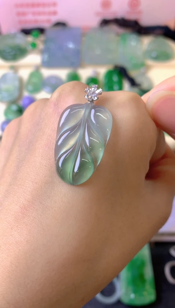 吊坠(不含链)18K金镶嵌翡翠?*儿吊坠