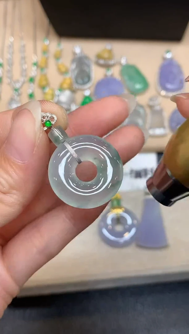 颈饰18K金镶嵌翡翠甜甜圈【无服务费