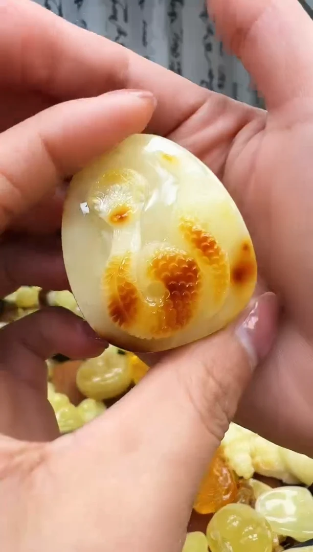 【闪购商品】琥珀裸石未镶嵌挂坠