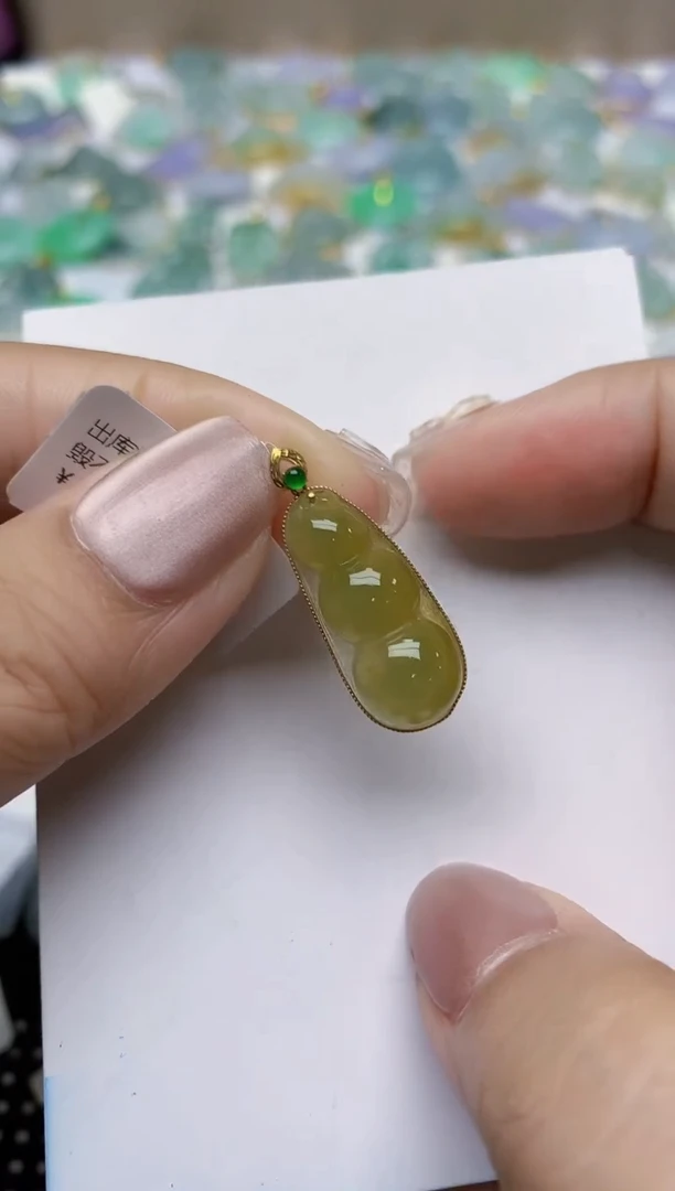 翡翠18K金镶嵌颈饰天然缅甸A货翡翠