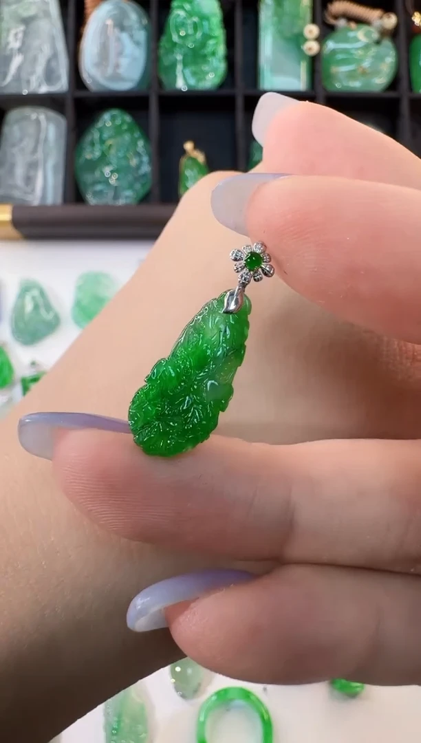 颈饰18K金镶嵌翡翠缅甸A货翡翠