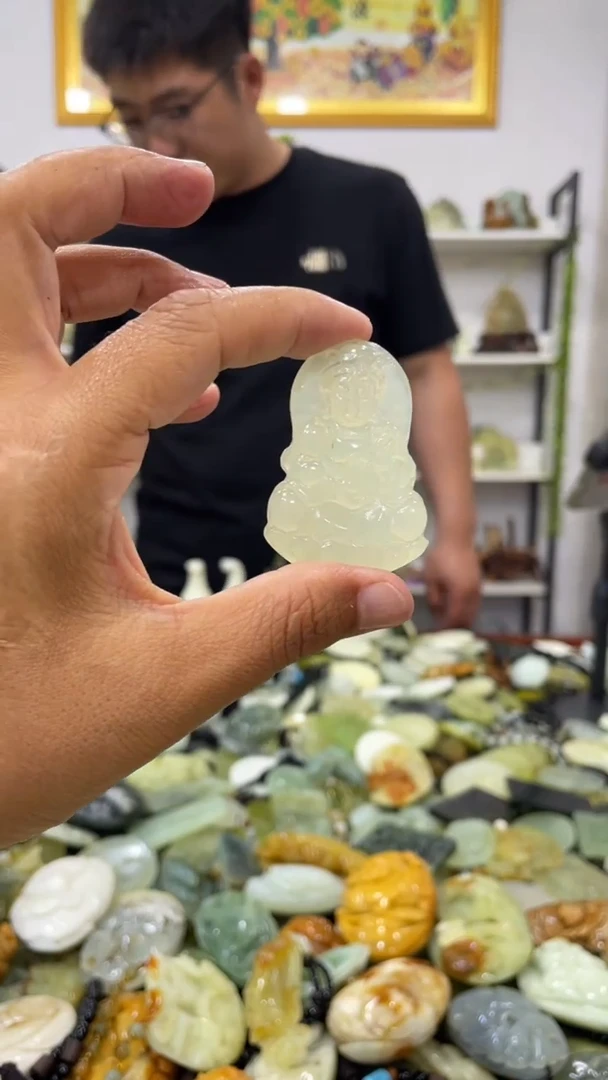 岫玉未镶嵌吊坠