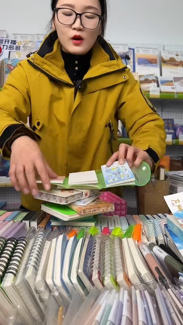 男孩版-本册集装箱10件套彩页【随机封面】