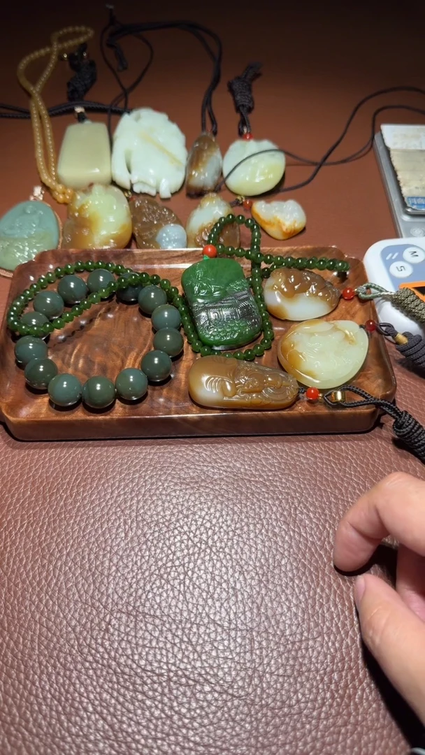 未镶嵌和田玉挂件A***一和田玉