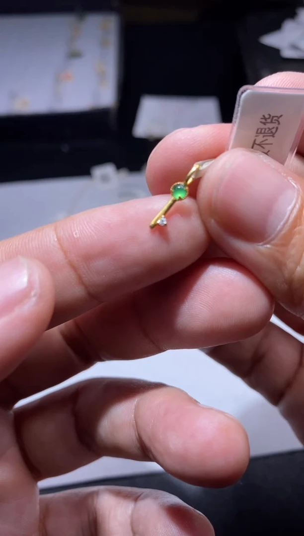 翡翠18K金镶嵌吊坠(不含链)1