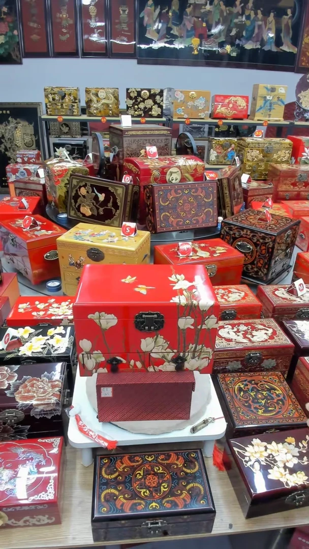 【闪购商品】28红底三层手推漆彩绘玉兰收藏款