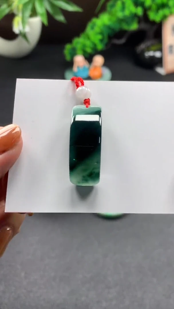 颈饰未镶嵌翡翠挂件