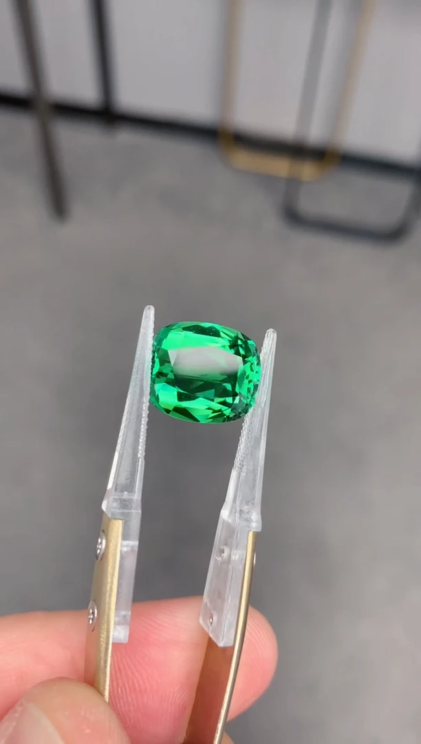 未镶嵌裸石碧玺9.3ct 绿碧玺