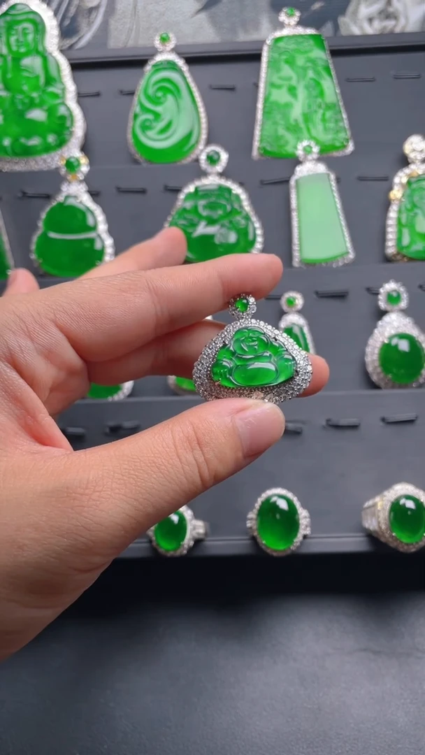 【闪购商品】翡翠吊坠(赠链)未镶嵌1702