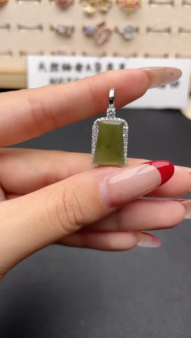 【闪购商品】翡翠吊坠(赠链)银S925镶嵌一物一证一礼盒