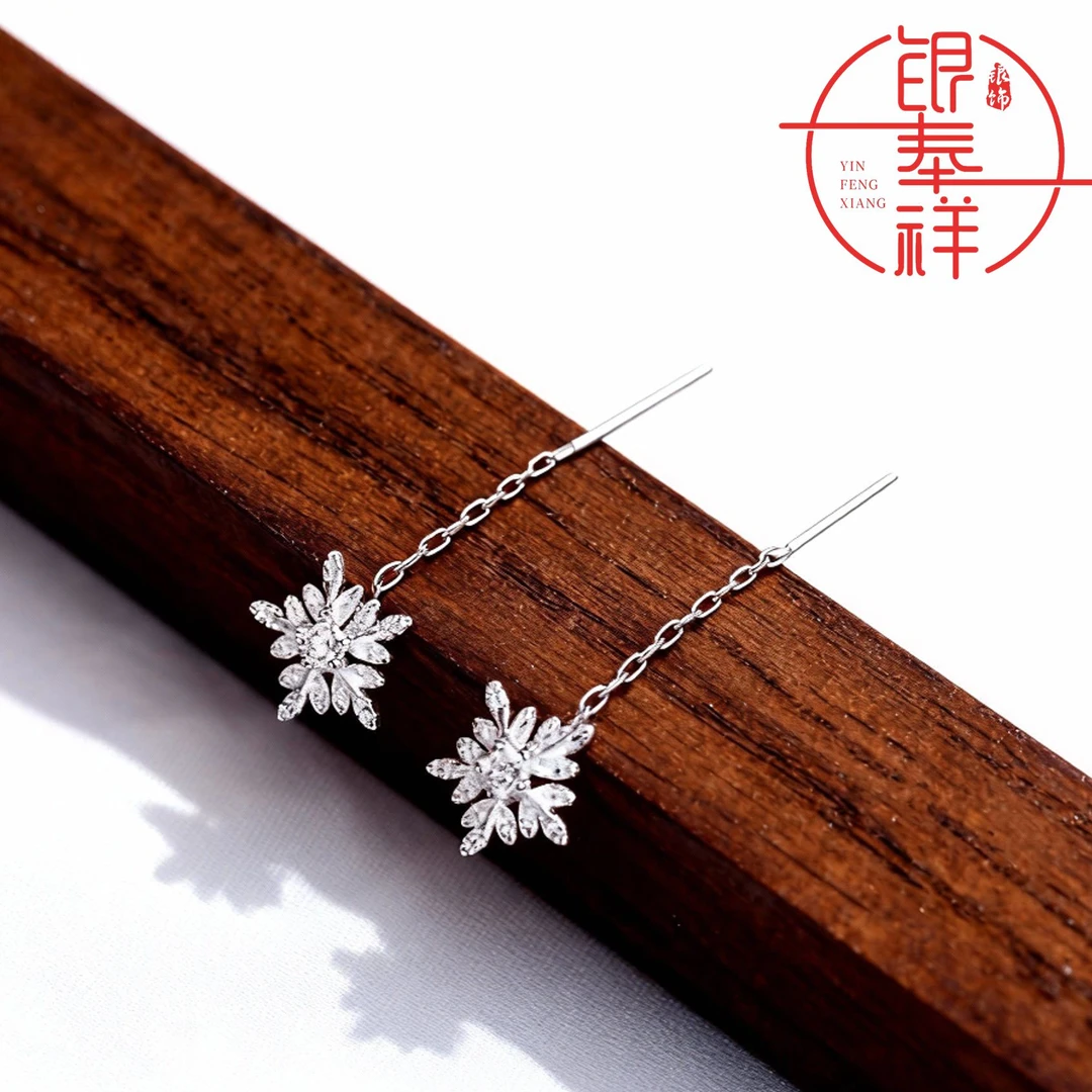 银奉祥 足银耳饰 999 短款2.5厘米雪花耳线气质百搭养耳洞设计感